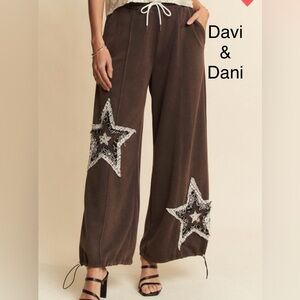 DAVI & DANI Star Applique Pants